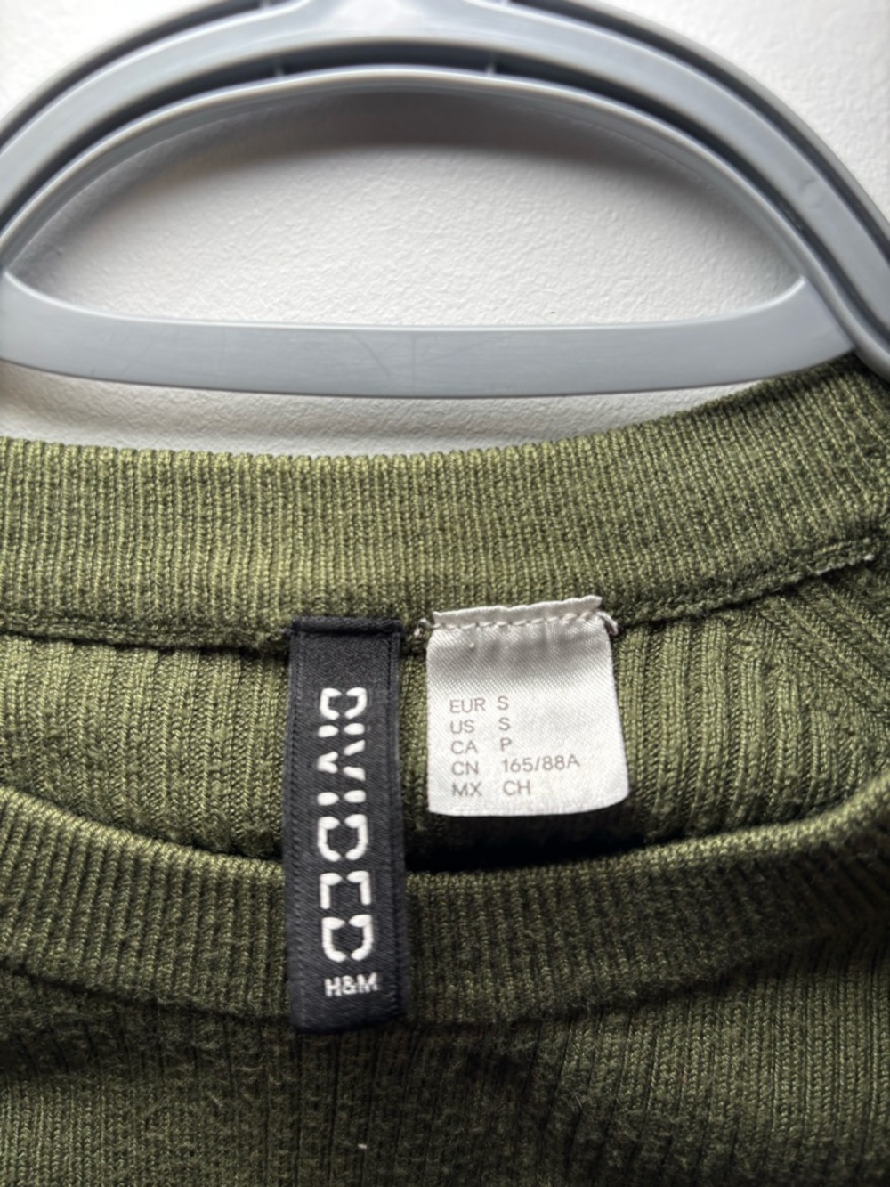 🌿 H&M Divided Textured Green Knit Tee - Size S - Picture 3 of 3